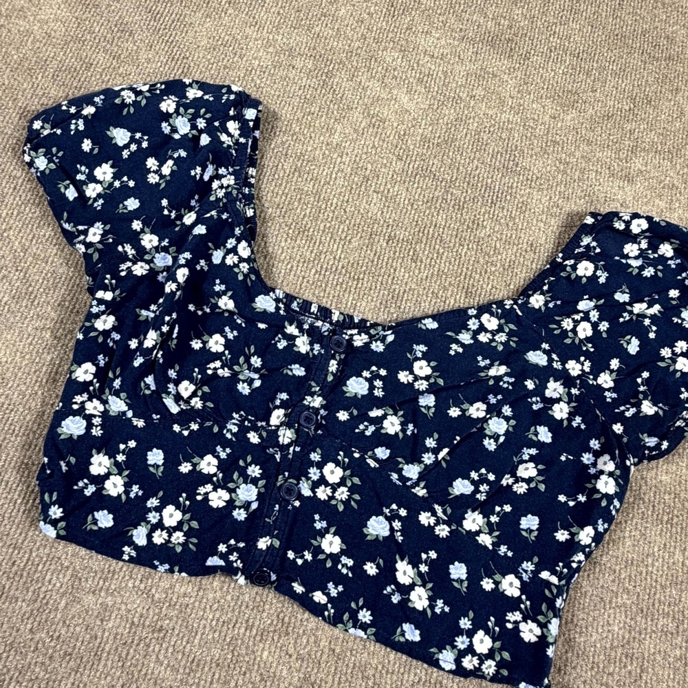 Hollister Crop Top Womens Medium Navy Floral Print Smocked Bodice Button Front